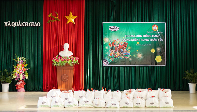 2QCTET-Bà con miền Trung hân hoan đón năm mới cùng hàng nghìn phần quà Tết từ Huda -1