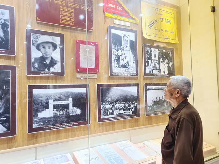 CAND Tết trang 18: Hũ gạo kháng chiến và bức ảnh “Luân hồi” tại ngôi chùa lịch sử   -0