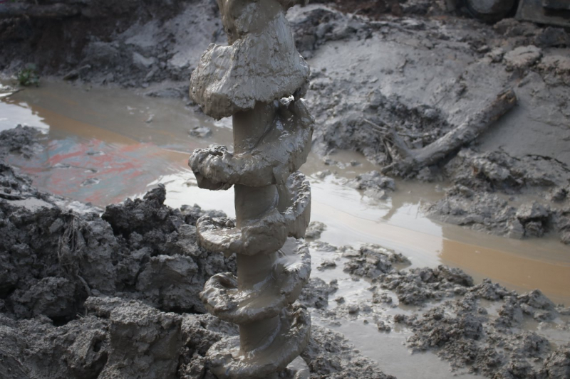 Nhiều Bộ chi viện cho Đồng Tháp giải cứu cháu bé bị lọt trong lòng cọc bê tông -0