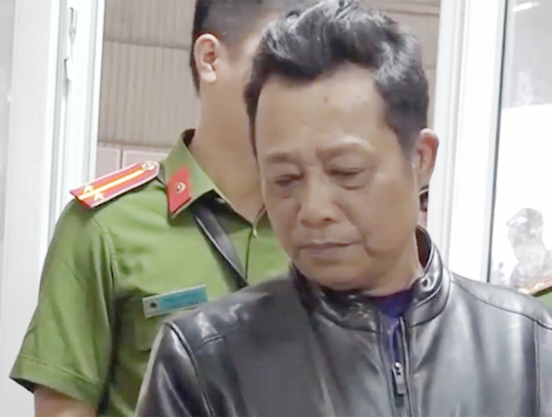 10 người liên quan sai phạm tại Trung tâm đăng kiểm có giám đốc mù chữ bị khởi tố  -0