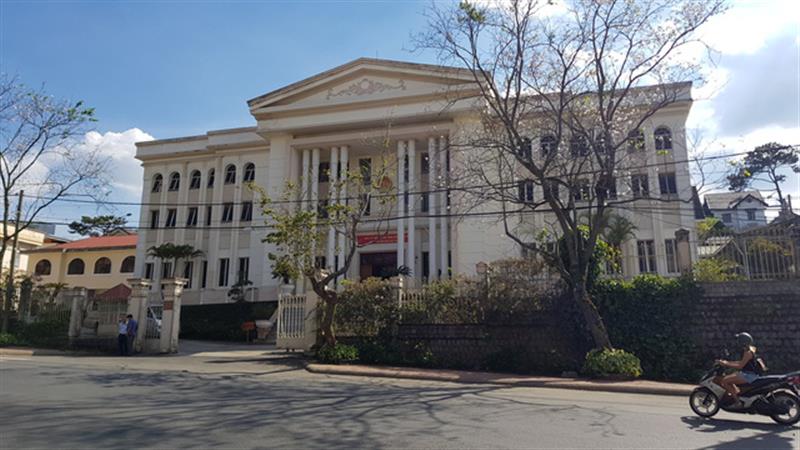 Gây thiệt hại nghiêm trọng cho đương sự, Phó Chánh án TAND tỉnh Lâm Đồng bị kỷ luật -0