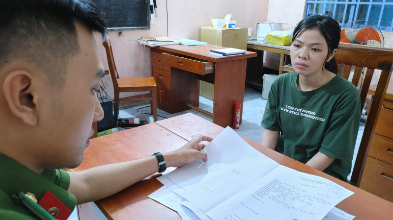 Truy bắt nhanh cặp vợ chồng cướp tiệm vàng -1