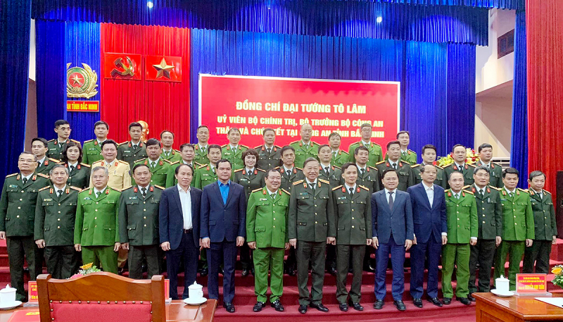 Bộ trưởng Tô Lâm thăm, chúc Tết và trao quà tại Bắc Ninh -0