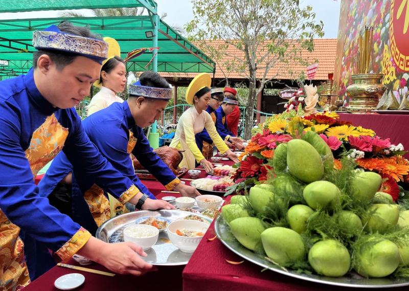 Tri ân tiền nhân và tôn vinh nghề trồng hoa kiểng Sa Đéc -0