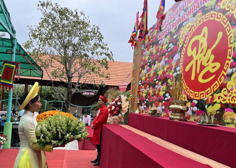 Tri ân tiền nhân và tôn vinh nghề trồng hoa kiểng Sa Đéc -1