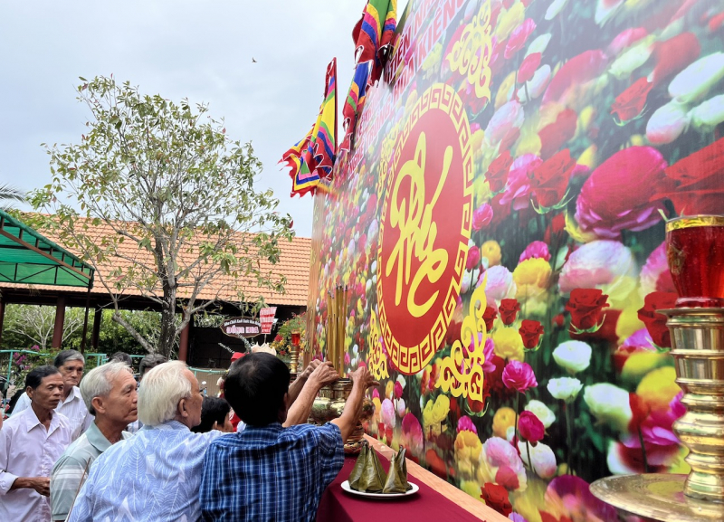 Tri ân tiền nhân và tôn vinh nghề trồng hoa kiểng Sa Đéc -0