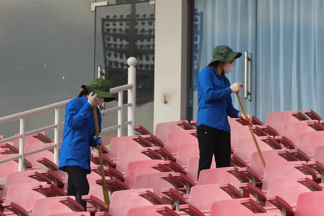 Chuẩn bị trận Việt Nam-Indonesia, sân Mỹ Đình được chỉnh trang -1