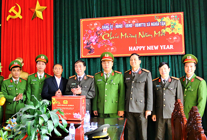 Thứ trưởng Trần Quốc Tỏ thăm và làm việc tại Công an Nam Định -0