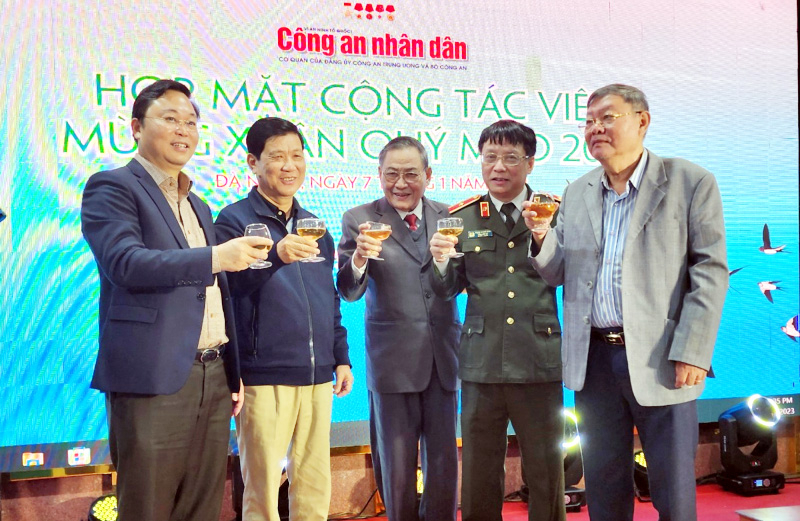 Ấm tình miền Trung trước thềm Xuân Quý Mão 2023 -0