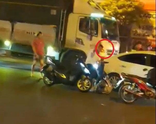 Bắt đối tượng đâm chết người sau va quẹt giao thông -0