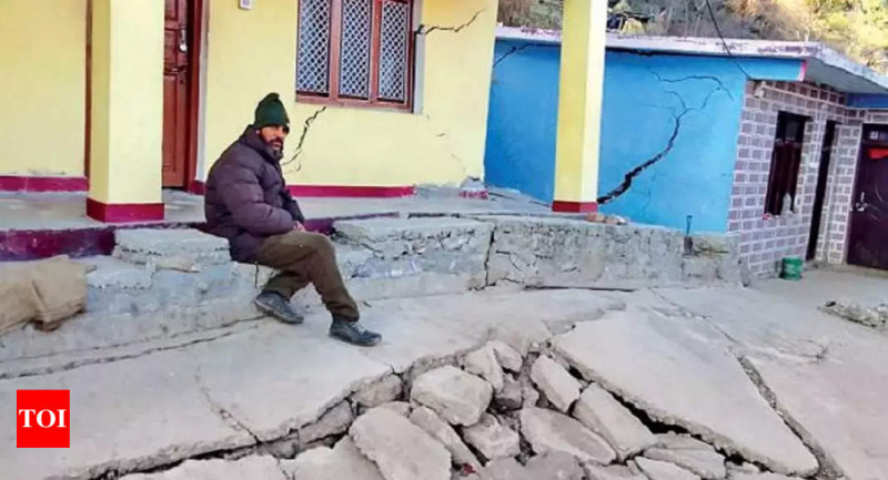 Sơ tán thị trấn hành hương nổi tiếng trên dãy Himalaya -0