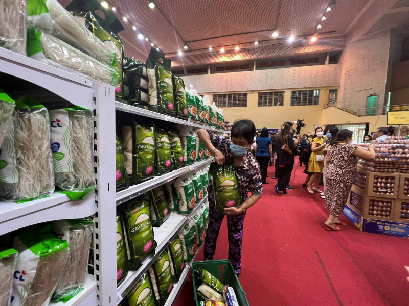 Nhiều “Siêu thị 0 đồng” giúp người dân hoàn cảnh khó khăn có Tết -0