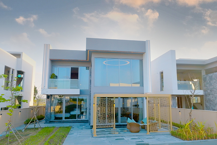 Cận cảnh biệt thự full nội thất xa xỉ Regal Victoria Elizabeth Edition -0