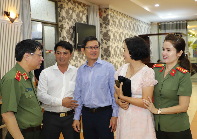 Nồng ấm sắc xuân nghĩa tình -7