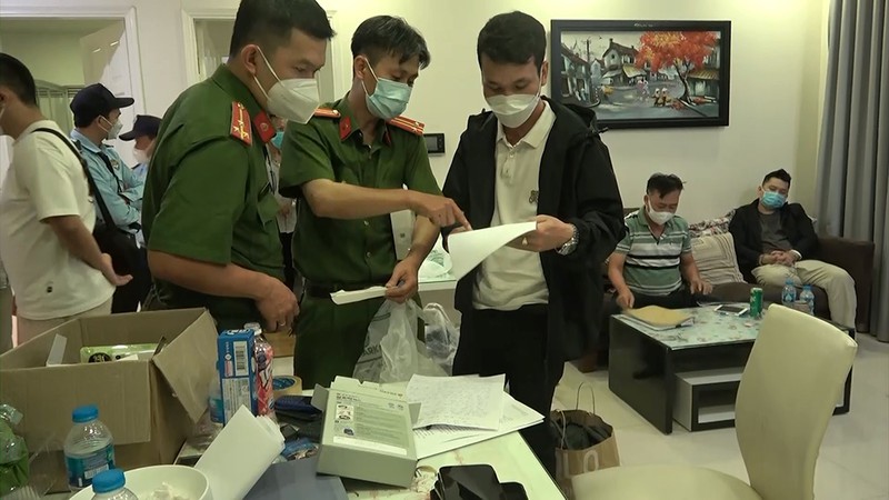 Các bị can trong đường dây đánh bạc qua mạng gần 4 tỷ USD bị đề nghị truy tố -0