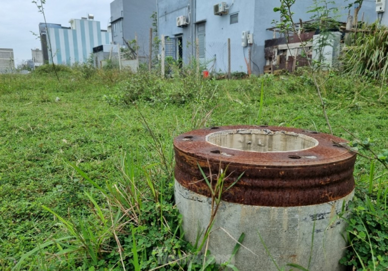 Hàng chục hố trụ bê tông sâu lộ thiên ngay khu dân cư tại Đà Nẵng -0