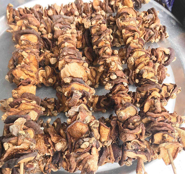 Bàn tay mẹ thơm nấm hương -0
