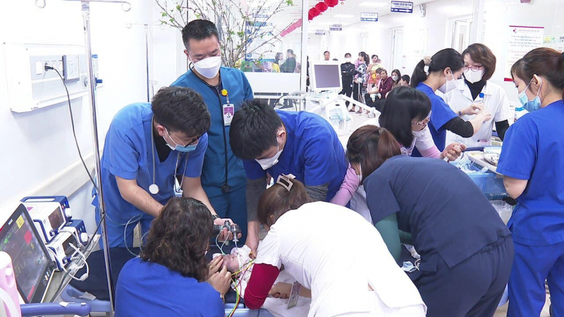 45 phút cấp cứu bé 2 tháng tuổi ngừng tim  -0