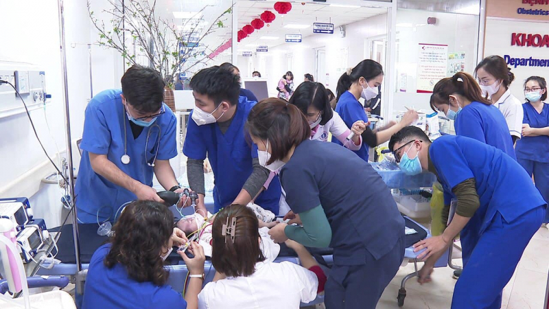 45 phút cấp cứu bé 2 tháng tuổi ngừng tim  -0