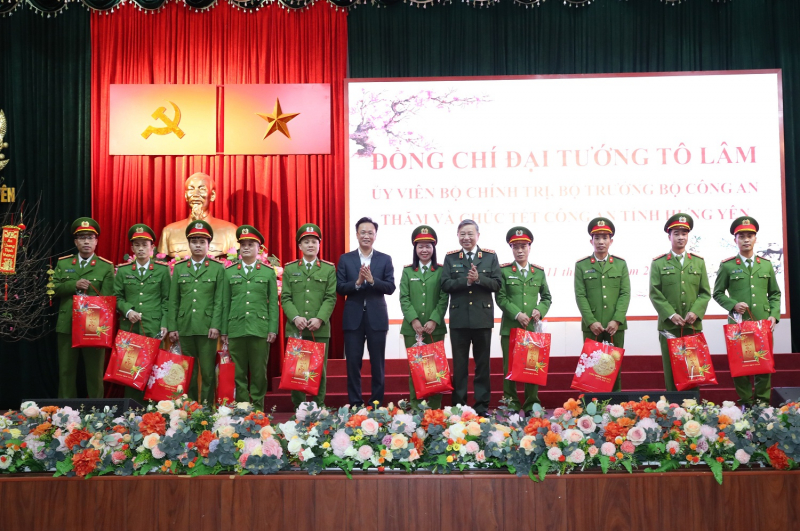 Bộ trưởng Tô Lâm thăm, chúc Tết và trao quà tại Hưng Yên -0