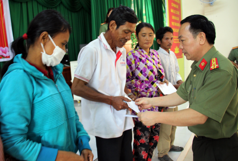 San sẻ khó khăn cùng bà con Sóc Trăng, Bạc Liêu những ngày giáp Tết -0