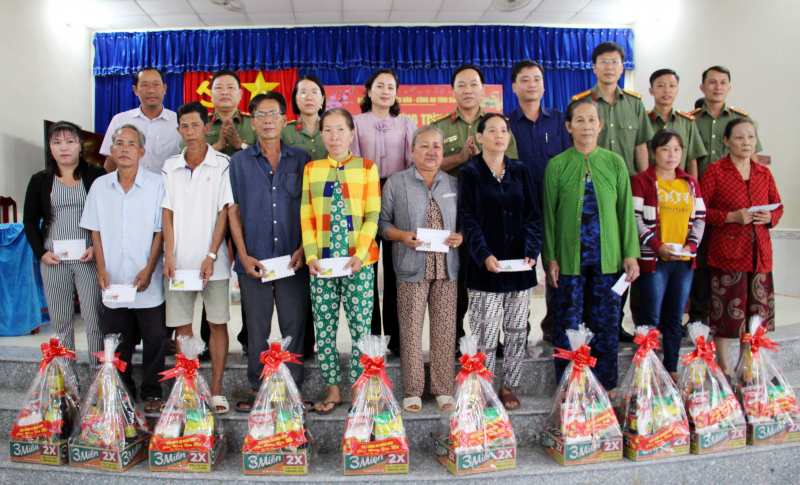 San sẻ khó khăn cùng bà con Sóc Trăng, Bạc Liêu những ngày giáp Tết -1