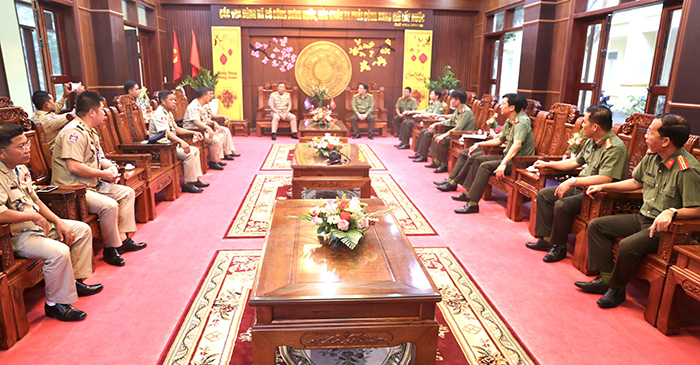 Công an tỉnh Mondulkiri chúc Tết CBCS Công an tỉnh Đắk Nông -0