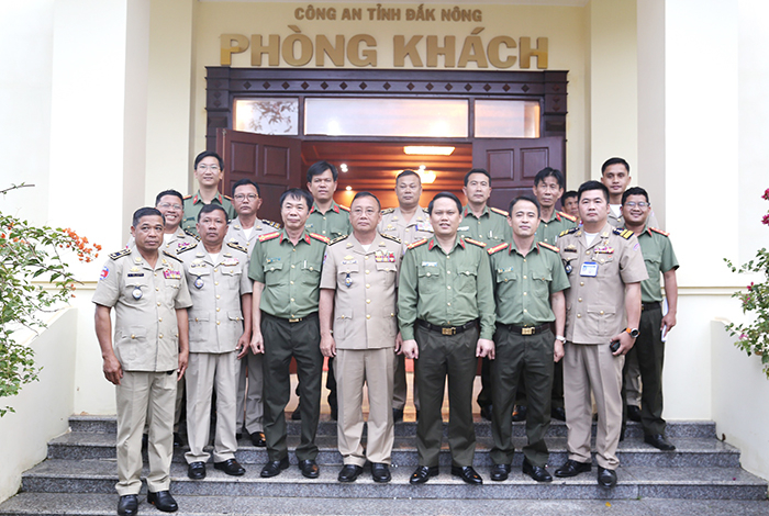 Công an tỉnh Mondulkiri chúc Tết CBCS Công an tỉnh Đắk Nông -2