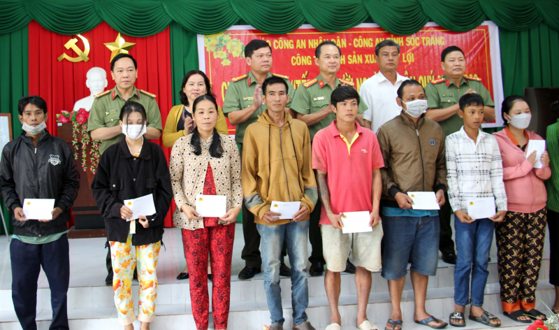 San sẻ khó khăn cùng bà con Sóc Trăng, Bạc Liêu những ngày giáp Tết -0