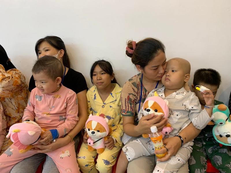 Trao yêu thương cho những bệnh nhi ung thư máu -0