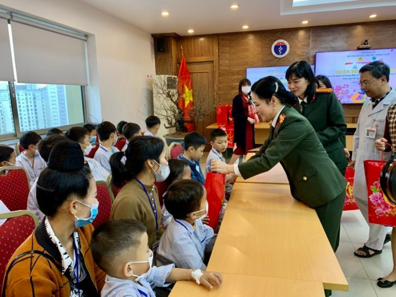 Trao yêu thương cho những bệnh nhi ung thư máu -0