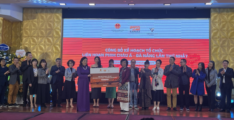 Ngo Phuong Lan 博士への第 2 種労働勲章の贈呈 -0
