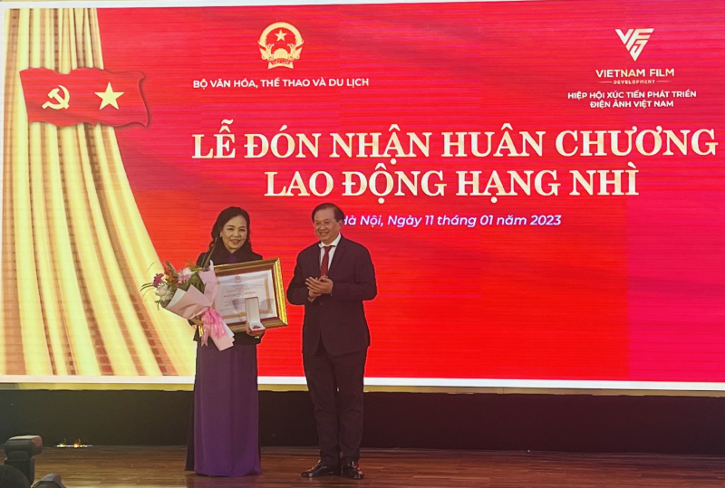 Ngo Phuong Lan 博士への第 2 種労働勲章の贈呈 -0