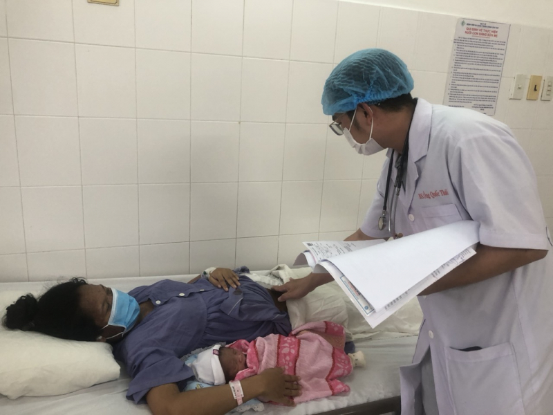 Phẫu thuật thành công bóc trọn khối u nang buồng trứng 8kg -0