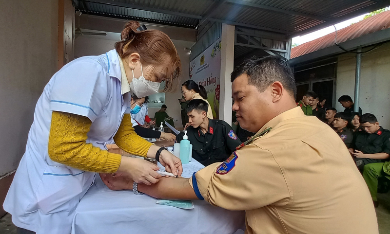 Gần 300 cán bộ, chiến sĩ Công an Quảng Nam tham gia “Lễ hội Xuân hồng” -0