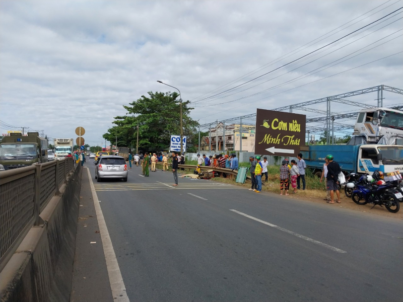 Tai nạn khiến 2 người  tử vong trên quốc lộ 1A ngày cận Tết  -0