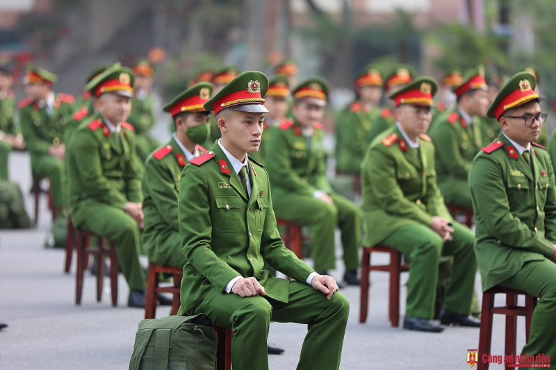 Chuyến xe đưa 300 học viên Học viện Cảnh sát nhân dân về quê đón Tết -0