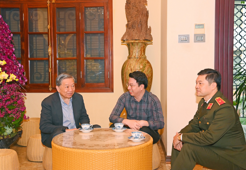 Bộ trưởng Tô Lâm tri ân, thăm hỏi gia đình các đồng chí cố lãnh đạo Bộ Công an qua các thời kỳ -0
