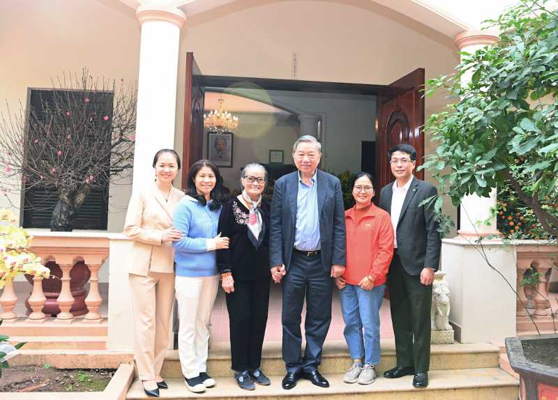 Bộ trưởng Tô Lâm tri ân, thăm hỏi gia đình các đồng chí cố lãnh đạo Bộ Công an qua các thời kỳ -0
