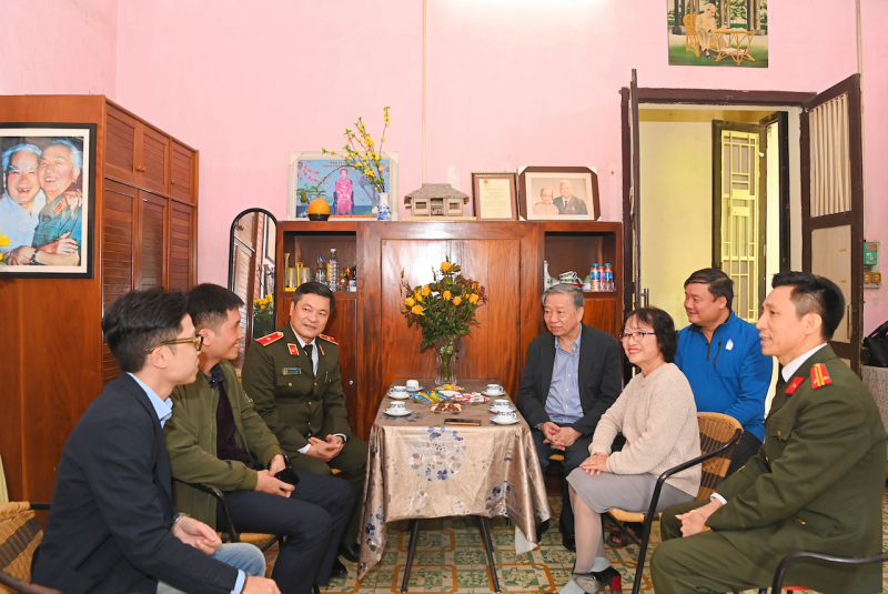 Bộ trưởng Tô Lâm tri ân, thăm hỏi gia đình các đồng chí cố lãnh đạo Bộ Công an qua các thời kỳ -0