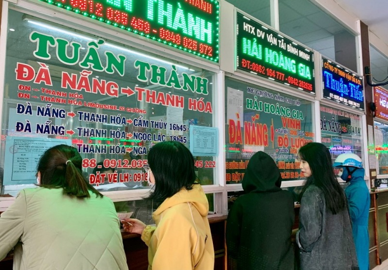 Giá xe về Tết tăng, nhà xe vẫn thông báo hết vé cận Tết -0