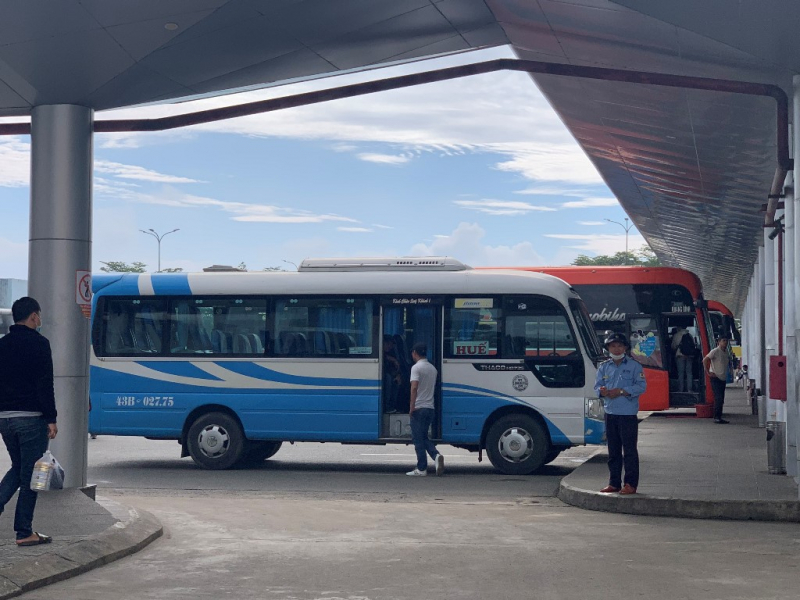 Giá xe về Tết tăng, nhà xe vẫn thông báo hết vé cận Tết -2