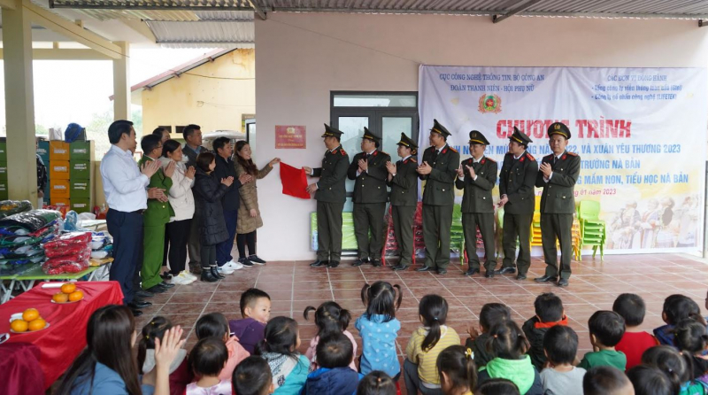 Cục Công nghệ thông tin đồng hành cùng vùng khó Nà Bản -0