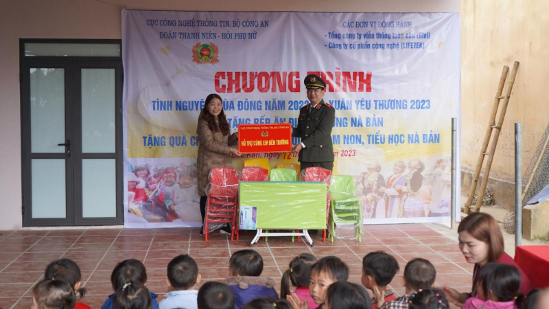 Cục Công nghệ thông tin đồng hành cùng vùng khó Nà Bản -0