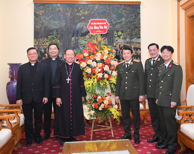 Leaders of Hanoi Archdiocese visit Ministry of Public Security -0