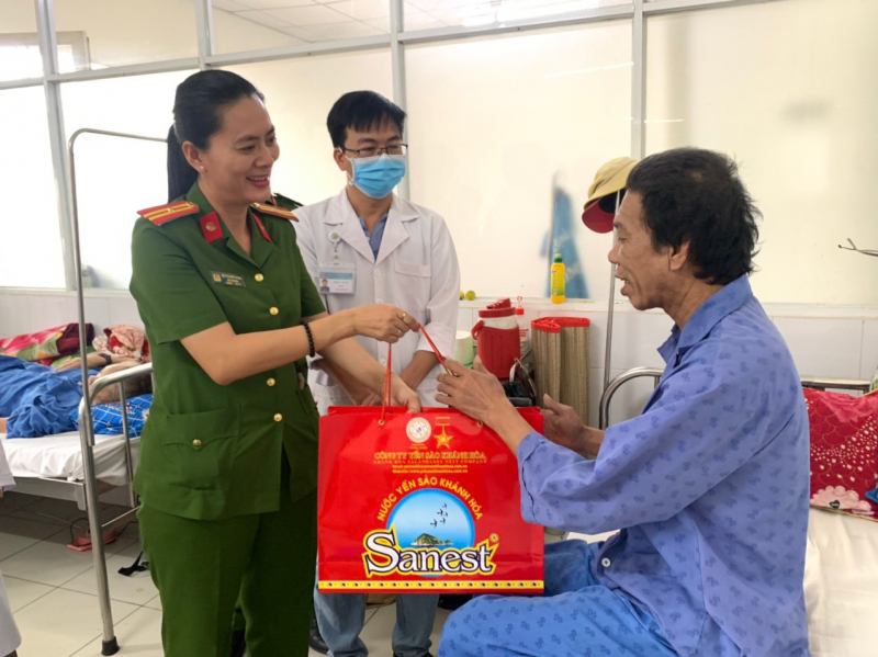 Hàng trăm bệnh nhân được tích hợp định danh điện tử tại giường bệnh -0