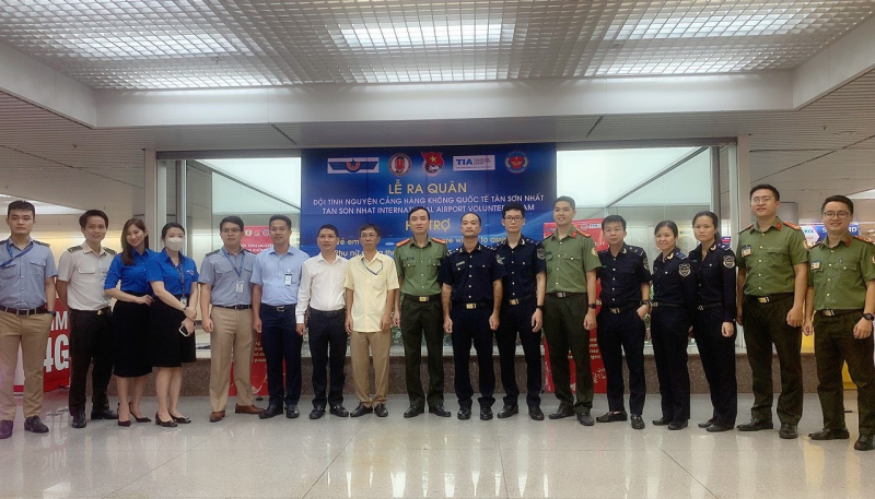 Hỗ trợ kiều bào và du khách quốc tế tại Cảng HKQT Tân Sơn Nhất dịp Tết Quý Mão 2023 -0