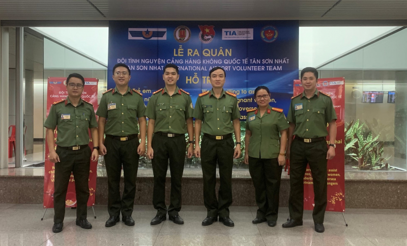 Hỗ trợ kiều bào và du khách quốc tế tại Cảng HKQT Tân Sơn Nhất dịp Tết Quý Mão 2023 -0