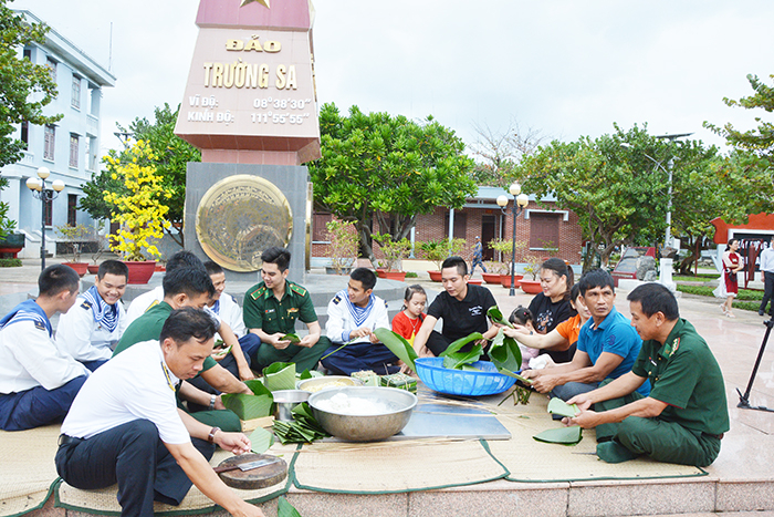 Bài 1: Xuân sớm ở đảo tiền tiêu -0