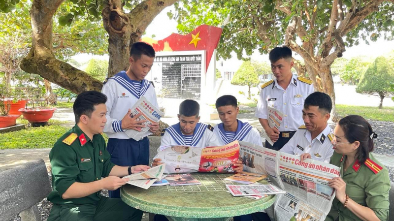 Bài 1: Xuân sớm ở đảo tiền tiêu -0
